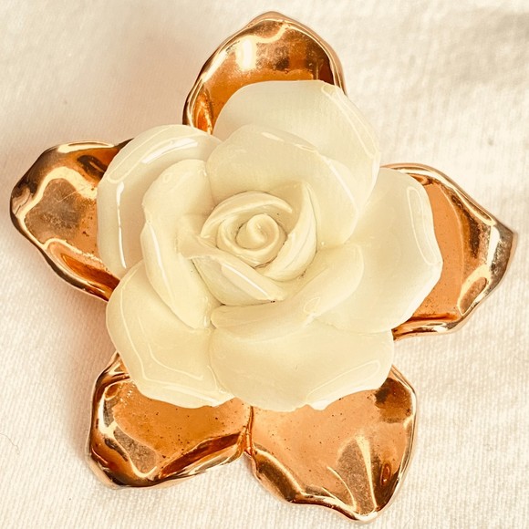 Rose Brooch Off White Porcelain Over Gold Tone Leaves - Picture 1 of 6
